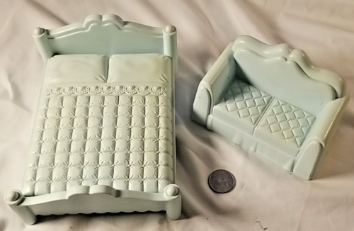 Vintage Playskool Victorian Doll House Bed And Love Seat Green - Picture 1 of 2