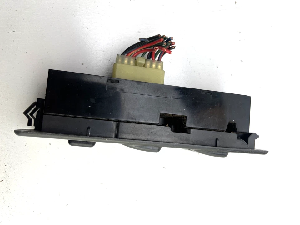 Главный выключатель стеклоподъемника в сборе для водителя Mitsubishi Montero 1992-1997 годов выпуска - Изображение 2 из 4