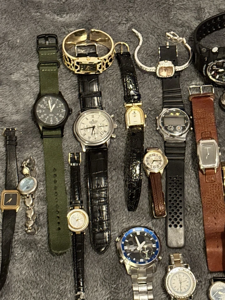 19 WATCHES Lot TREASURE BOX - Image 2 of 4