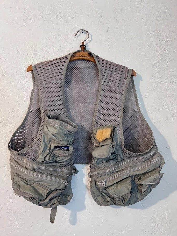 Vintage Patagonia Fly Fishing Vest Mens XL Minimalist Green Mesh Ultralight
Opens in a new window or
