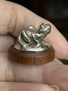 Darling Sterling Kirk Stieff Mini Figural Frog Wood Stand 1 1/2”1983