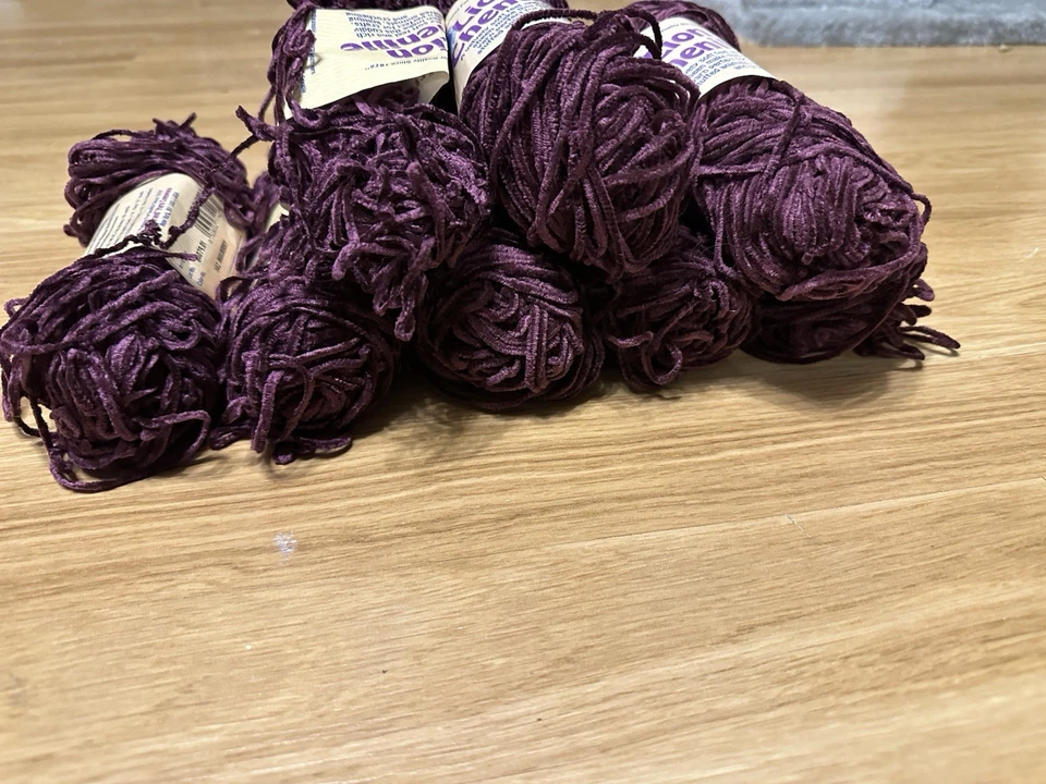 Lote 7+ Fios Marca Leão Chenille Sensations 142 Amora Acrílico Borgonha - Imagem 4 de 4