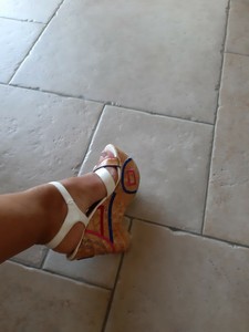 sandali con zeppa di marca