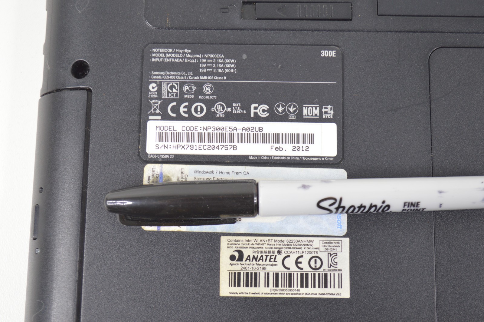 Samsung NP300E5A-A01UB Laptop W/ Windows 10 Home i3-2330M 2.20GHz 4GB Ram DVDOpe