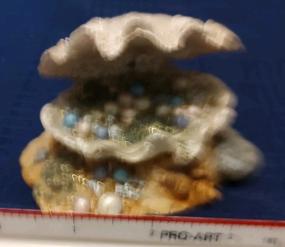 Resin 2.5"x 3.5" CLAM SHELL With Pearls AQUARIUM DECOR - Image 2 of 4
