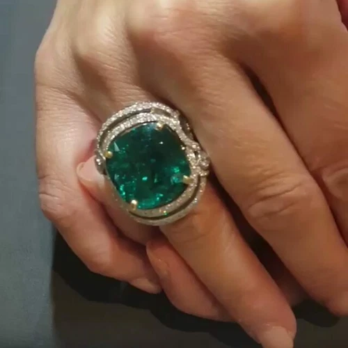 Stunning Colombian Green Cushion Cut 15.04CT Emerald With CZ Accents Unique Ring - Picture 1 of 4