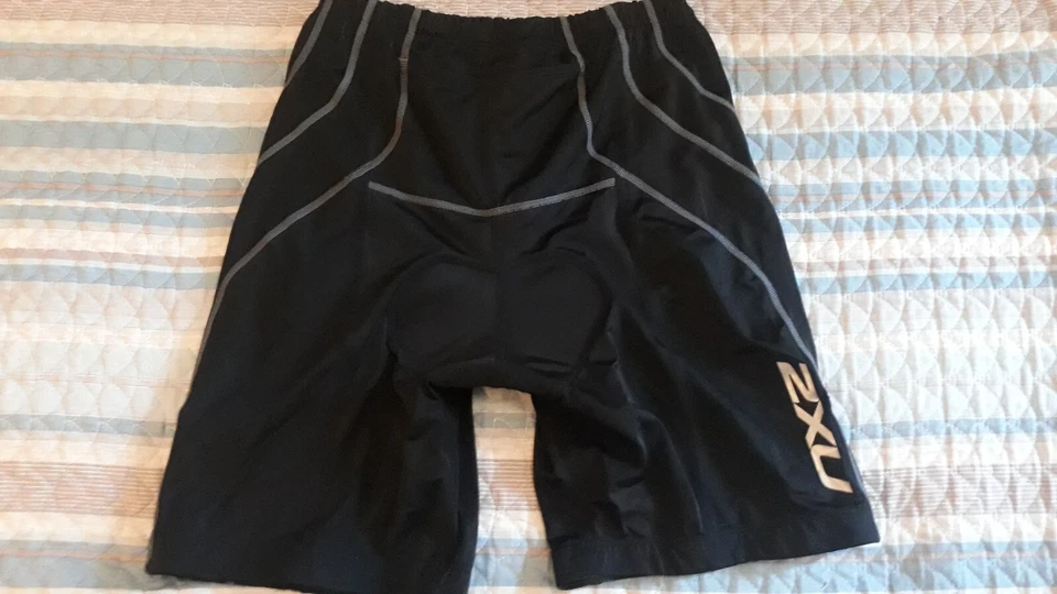 2XU Men's Biking Shorts XL Compression Padded 9" reflective - Image 3 of 4