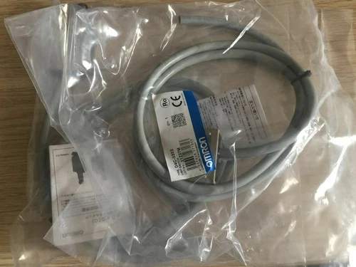 new omron D4C-3202 General Purpose Roller Type Limit Switch  FREE SHIPPING
