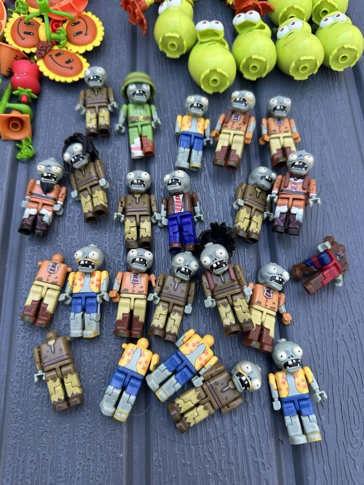 Lot Of 23 PVZ Basic, Soldier Zombie Knex Minifigures, Plants Vs Zombies RARE - Image 2 of 4