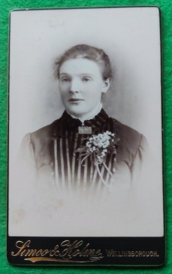 CDV Foto 19. Jh. Portrait FRAU Studio SIMCO & HOLME WELLINGBOROUGH UK