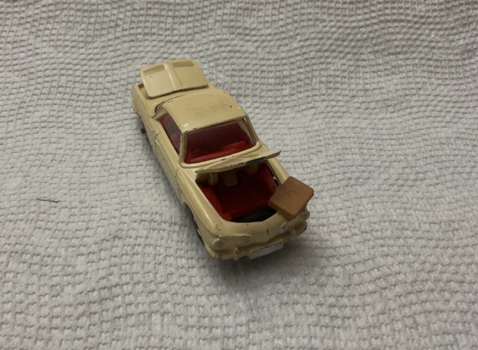CORGI TOYS 239 VW 1500 KARMANN GHIA type 34 Blanc cassé
