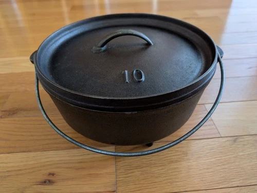 VINTAGE LODGE 10" CAST IRON CAMP DUTCH OVEN - MADE IN USA - VERY GOOD CONDITION