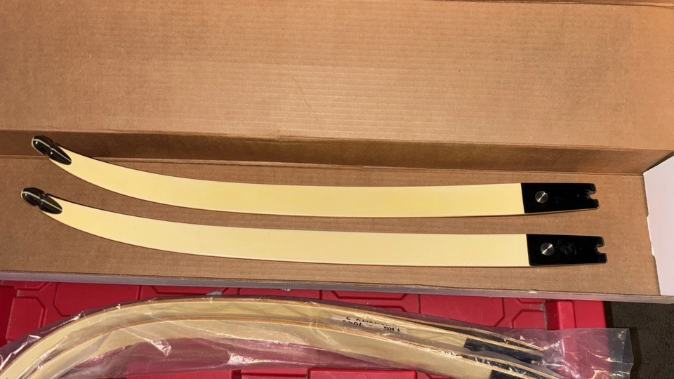 Hoyt 70” Gold Medalist Wood Recurve Takedown Limbs 44 Lb 46lb - Image 2 of 4