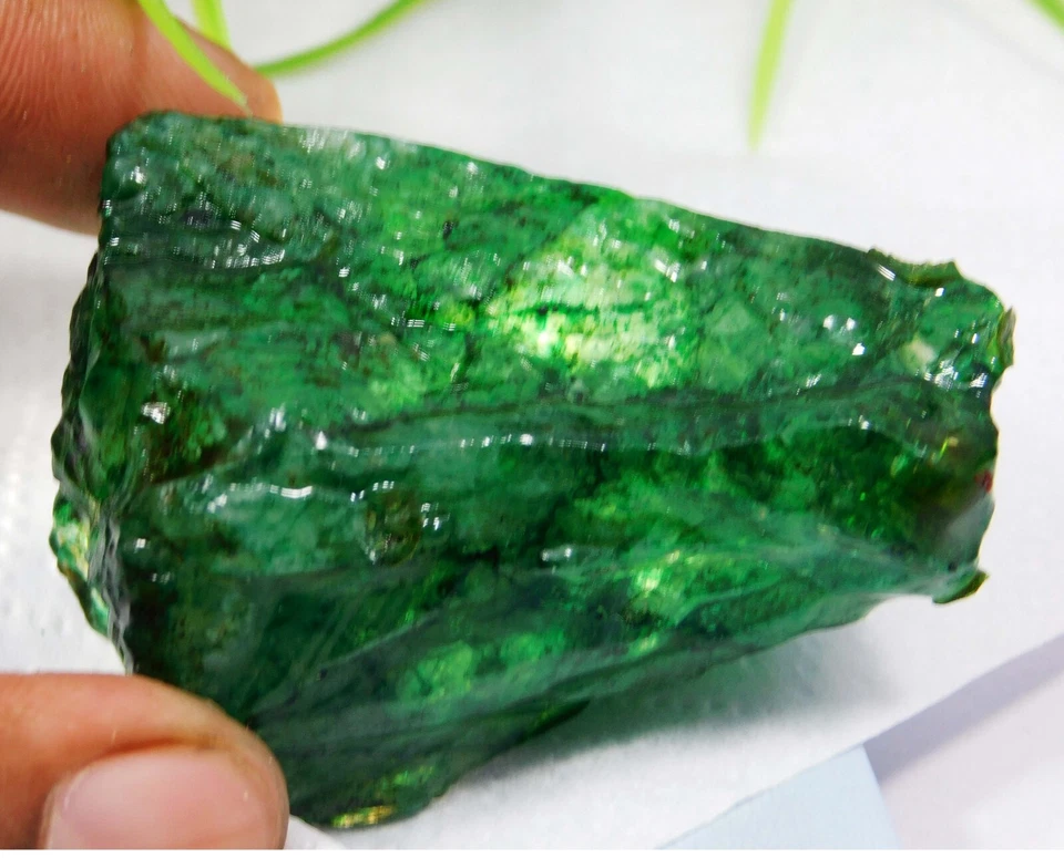 Pedra preciosa solta bruta esmeralda verde colombiana natural 364,85 quilates - Imagem 2 de 4