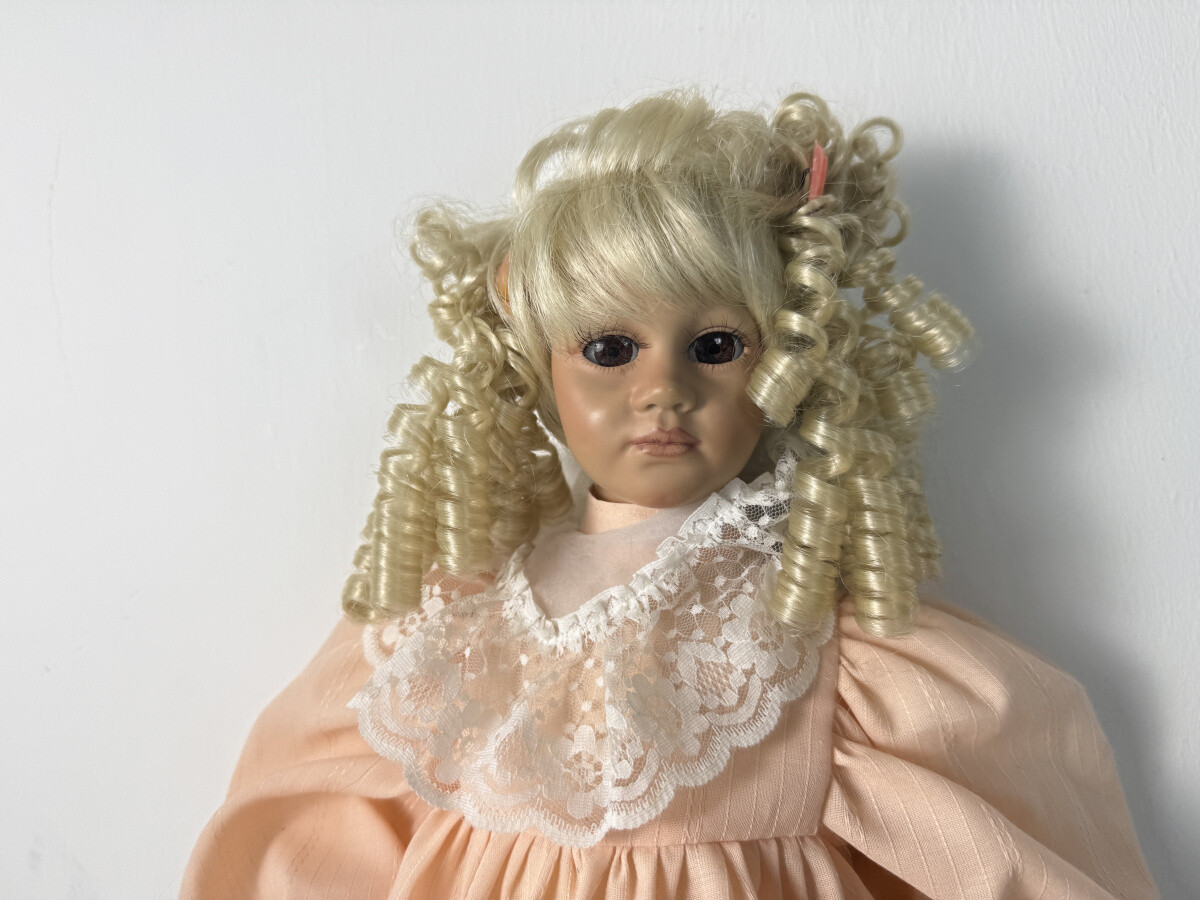 Poupée d'artiste Ute Kase Lepp poupée de collection en porcelaine 70 cm. Exce