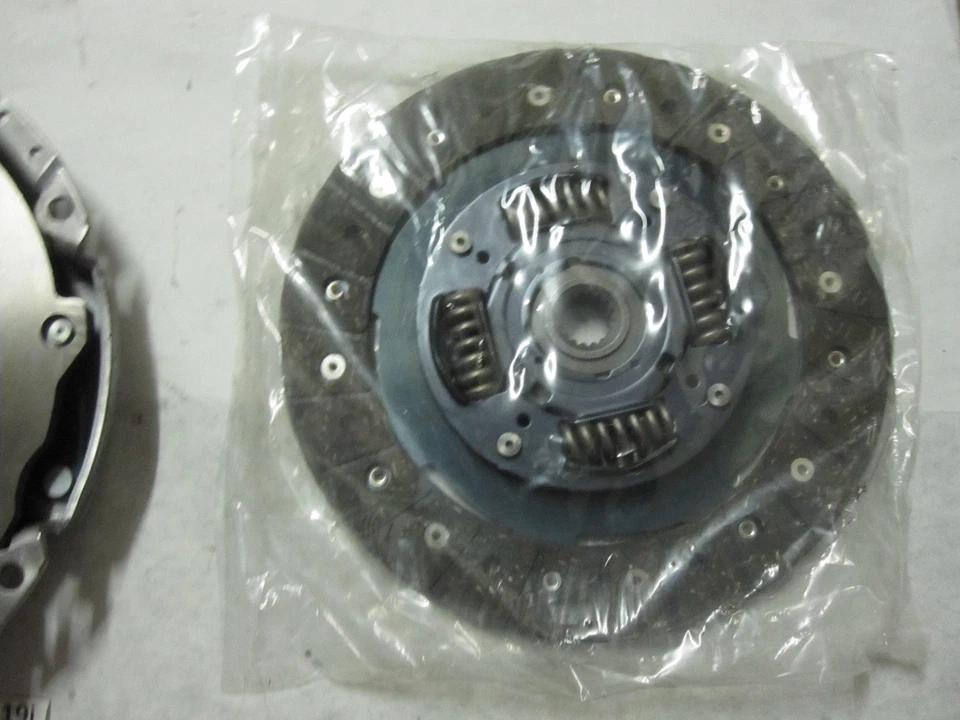 Embrague y cubierta para Ford Fiesta S 2011-2016 Se Sel Ses Base 1,6 L L4 5 velocidades Foto 4 de 4