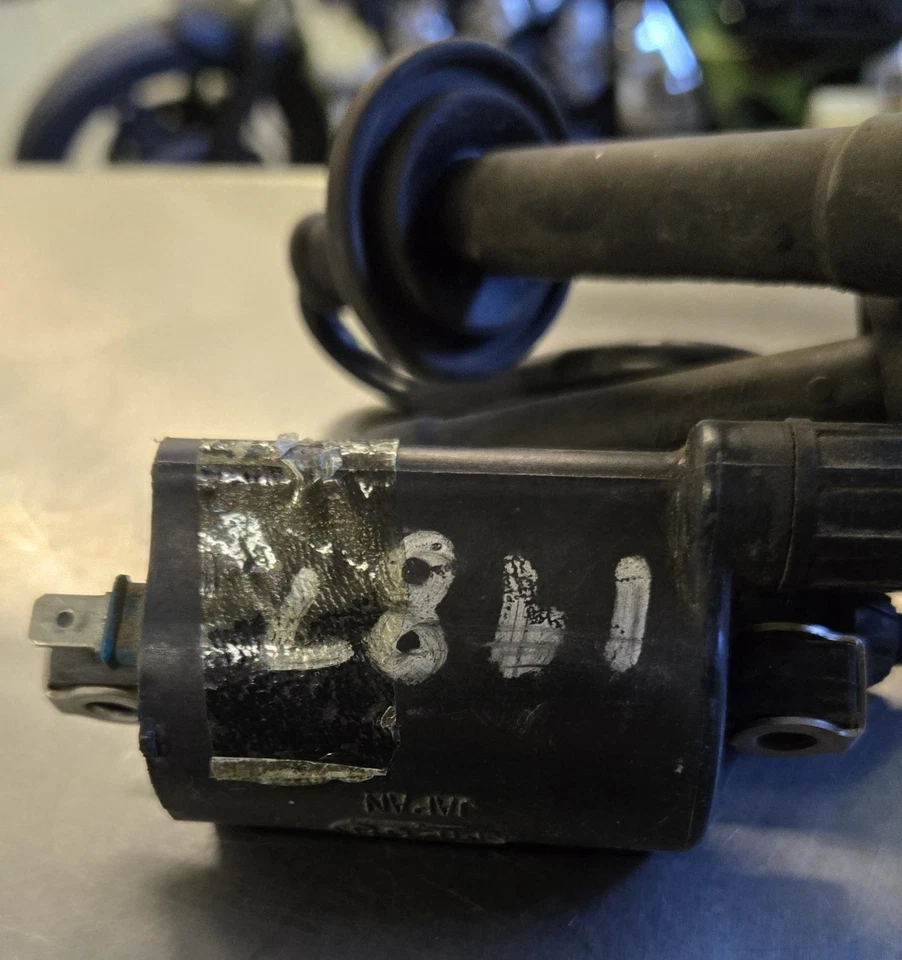 原始设备制造商本田 CBR1000F HURRICANE 1987 年发光线圈套装 2/3 30752-MM5-000 — 第 3/4 张图片