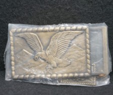 XA25107 NOS VINTAGE 1970s EAGLE FLYING BIRD ARTWORK MENS BRASS BELT BUCKLE