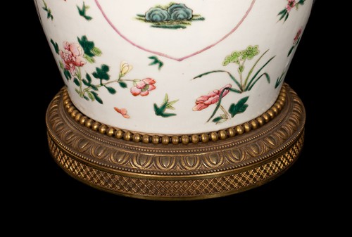 Eine Große Famille Rose Porzellan Vase , China 19. Jh. Qing Daoguang / Xianfeng - Bild 4 von 12