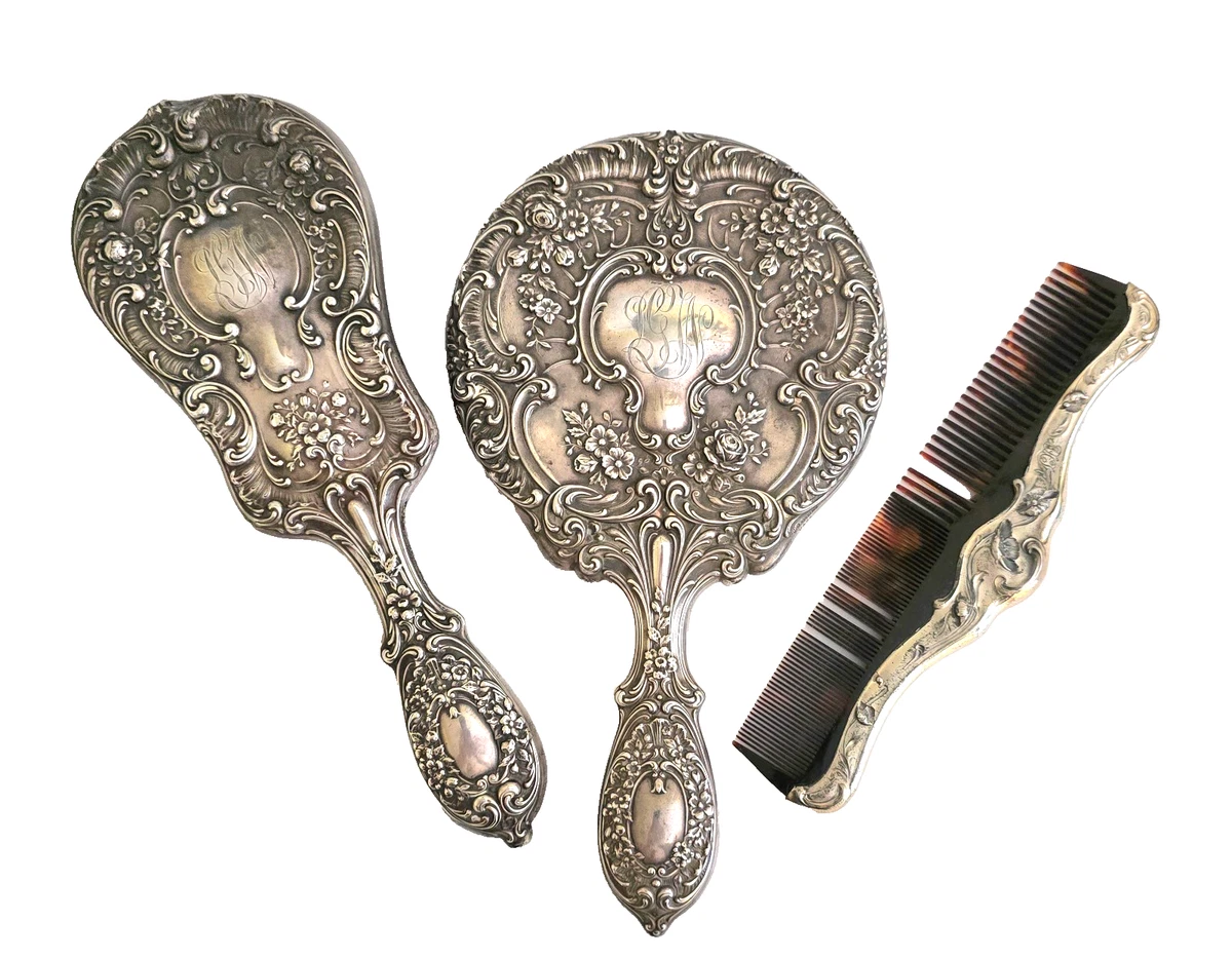 Repousse Antique US Sterling Silver Brushes & Grooming Sets  display picture 2