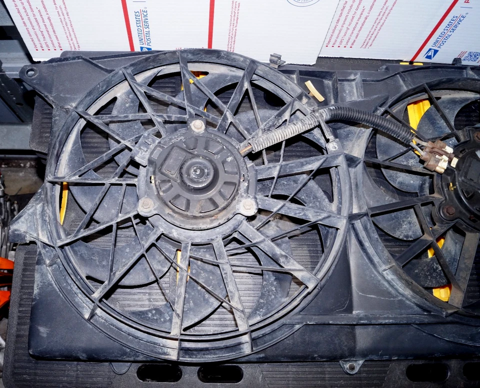 1998–2002 Lincoln Continental 4.6L DOHC 32V Dual Electric Fans F8OH-8C607-AE OEM Foto 2 de 4