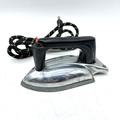 Vintage Wolverine Electric Sunny Suzy Iron 29A Small Chrome Plated
