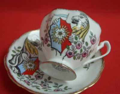 QUEEN ANNE THE QUEEN'S BEASTS ~ THE WHITE LION OF MORTIMER ~ TEETASSE & UNTERTASSE