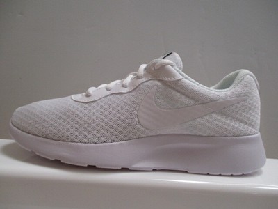 nike tanjun trainers ladies white