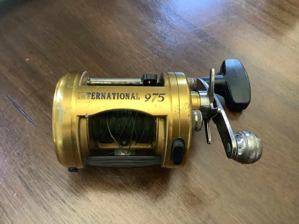PENN REELS INTERNATIONAL 975* * BAIT CASTING REEL. MADE IN PENN REELS INTERNATIONAL 975* * BAIT CASTING REEL. MADE IN