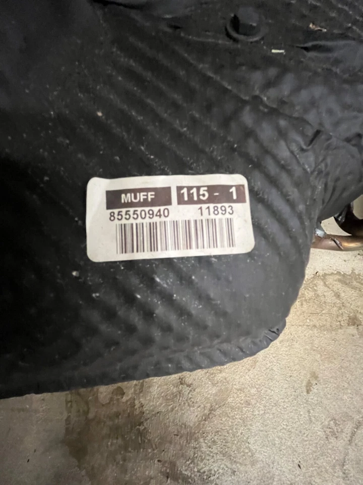 Chevrolet Corvette C8 Z51 2003 rendimiento OEM escape puntas plateadas válvula Chevy Foto 3 de 4