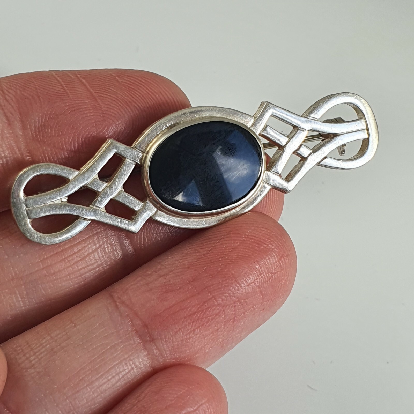Sterling Silver Brooch With Onyx 1987 Edinburgh 8grams, Vintage Scottish BR32