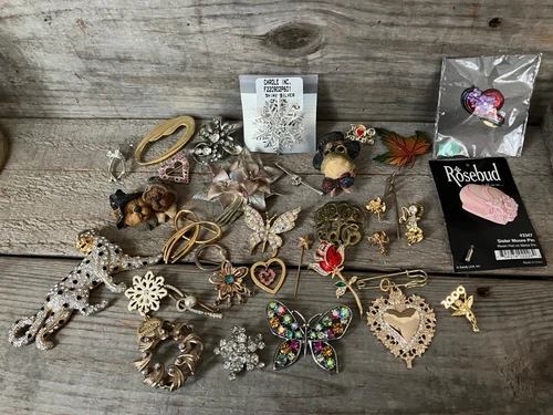 Lot Vintage Costume Jewelry Brooches Rhinestone Enamel Faux Pearl Some Signed