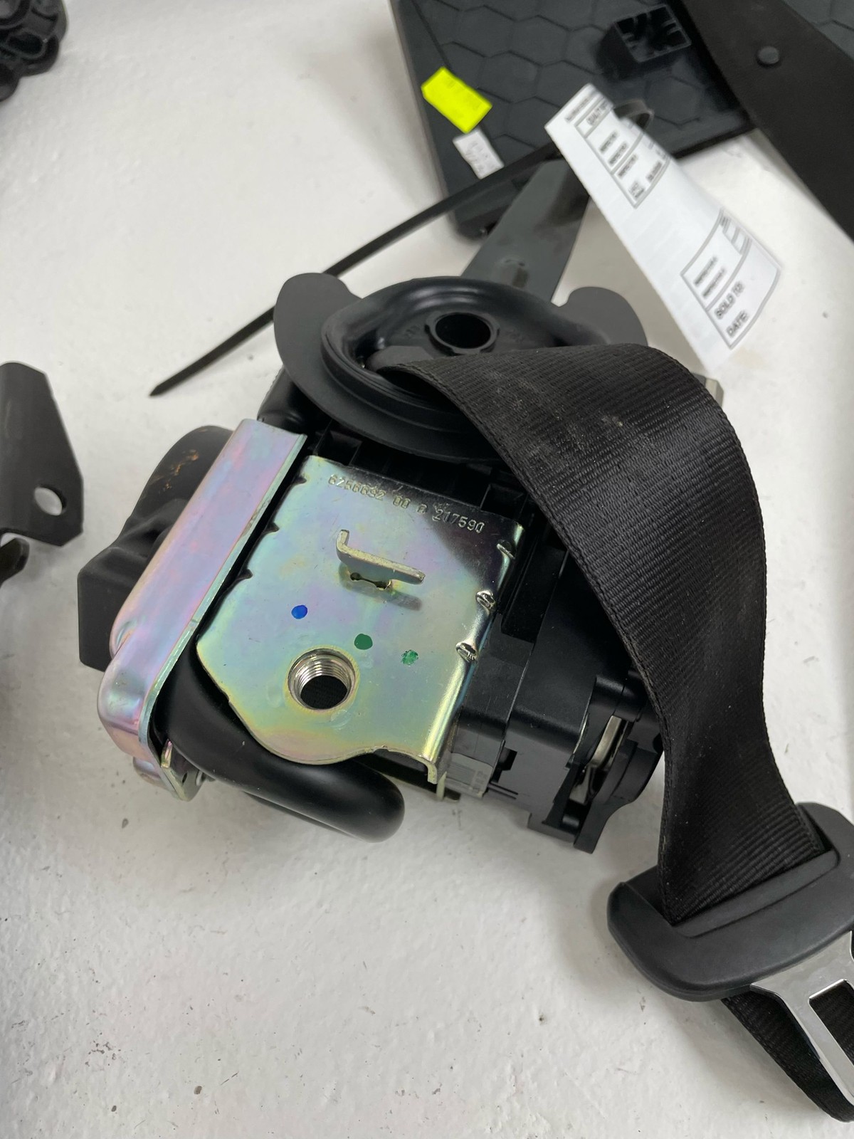 2015-2020 BENTLEY BENTAYGA Front Right Passenger Seat Belt Retractor Assembly