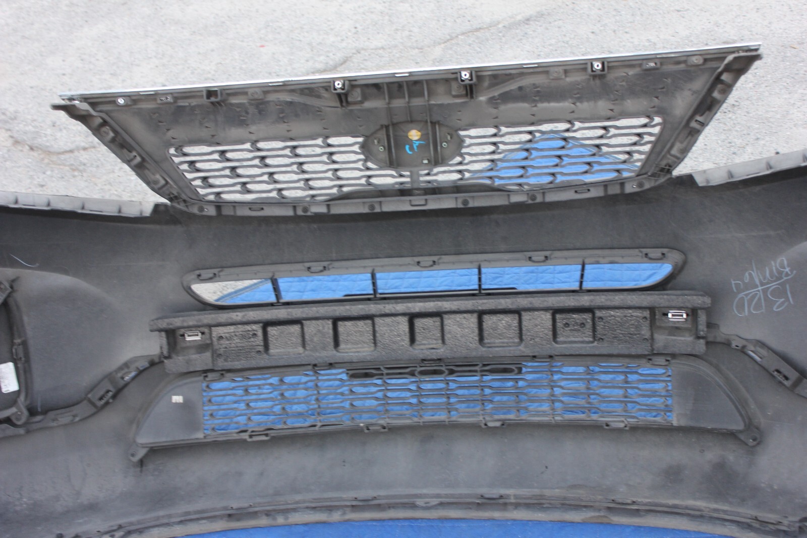 14-15 KIA SORENTO FRONT BUMPER ASSEMBLY FOG COVER GRILL FOAM GENUINE OEM BROWN