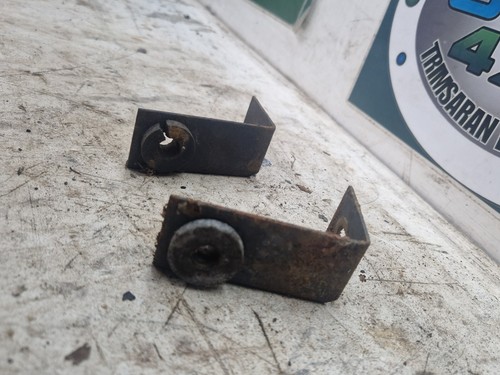 RANGE ROVER CLASSIC 3.9 EFI ENGINE COOLANT RADIATOR BRACKETS - Picture 4 of 8