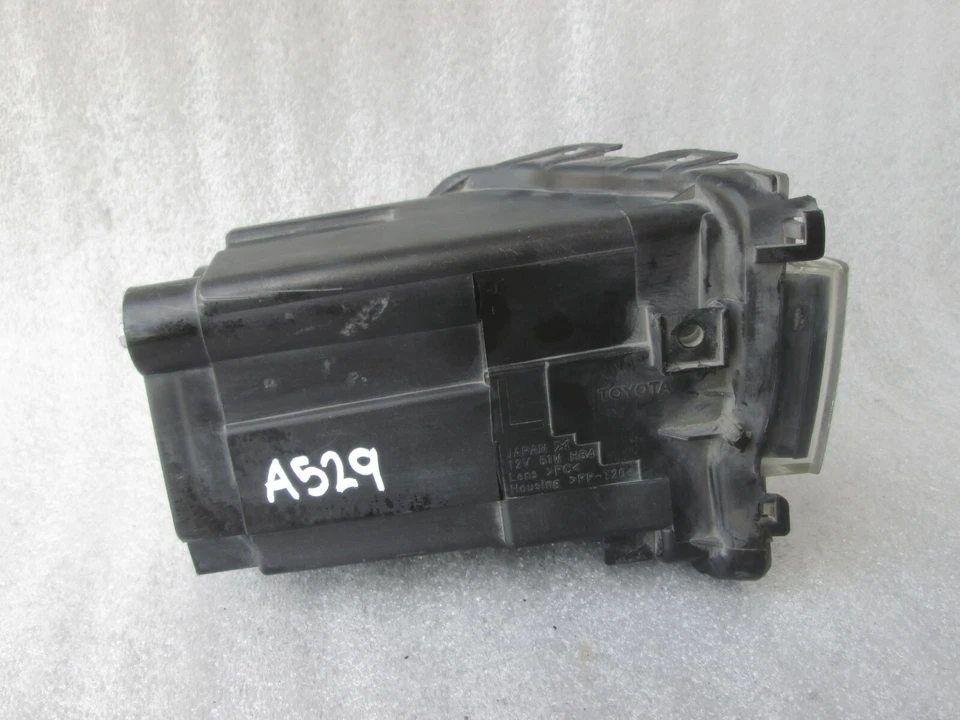 2006 2007 08 2009 2010 2011 Lexus GS GS350 GS450h Left Driver OEM Fog Light Lamp - Image 3 of 4