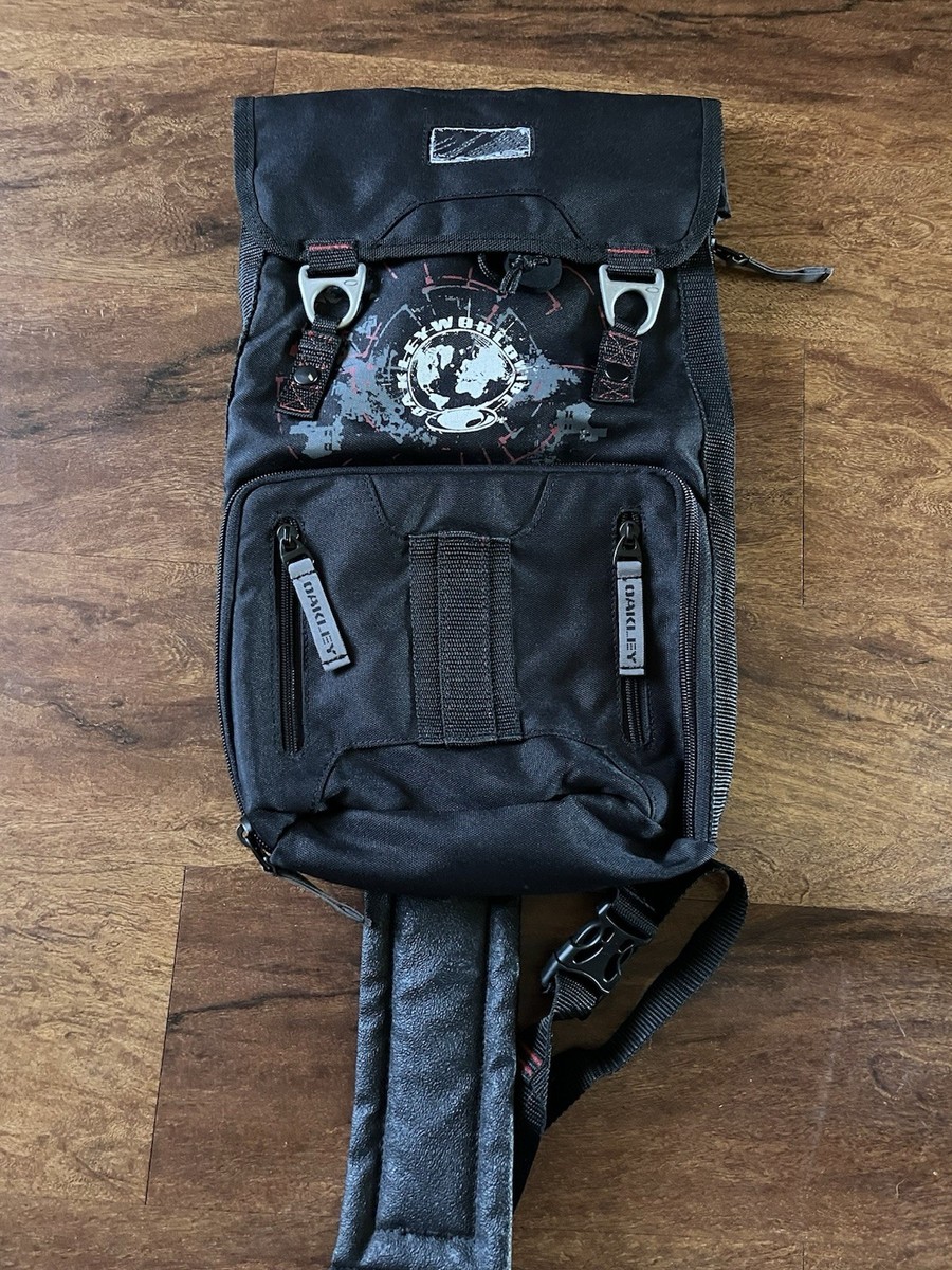Vintage Rare Archive Oakley Sling Bag Y2K Gorpcore Vintage Black