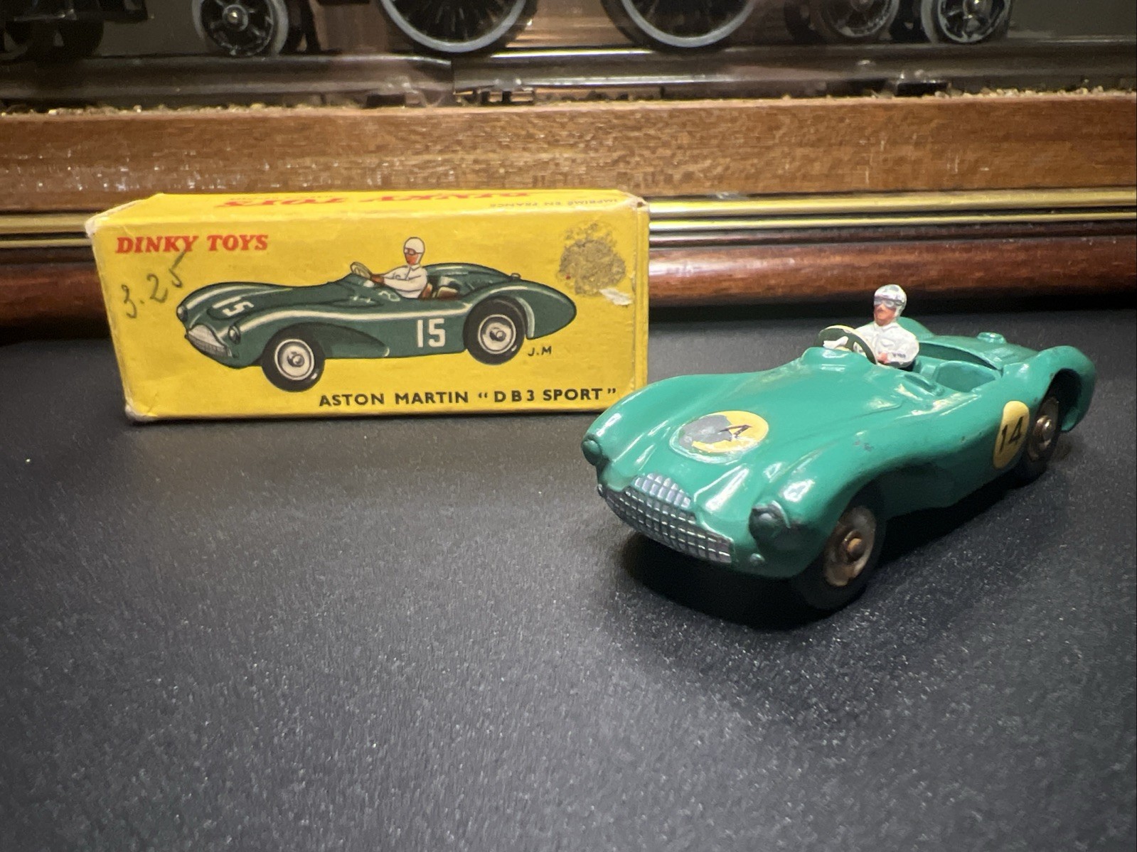 Dinky Toys 506 ASTON MARTIN DB3 Sport Neuf en boite d'origine Mint