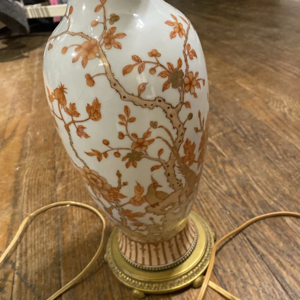 Lámpara jarrón de porcelana china China esmaltes rojos oxidados con decoración aviar aprox. siglo XX. Foto 2 de 4