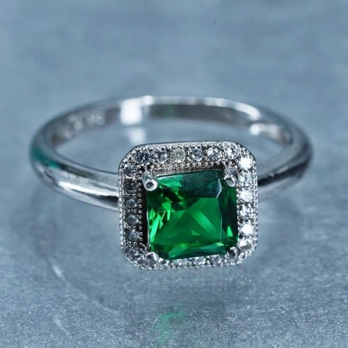 Size 6, vintage Sterling 925 silver handmade ring with emerald and cz around