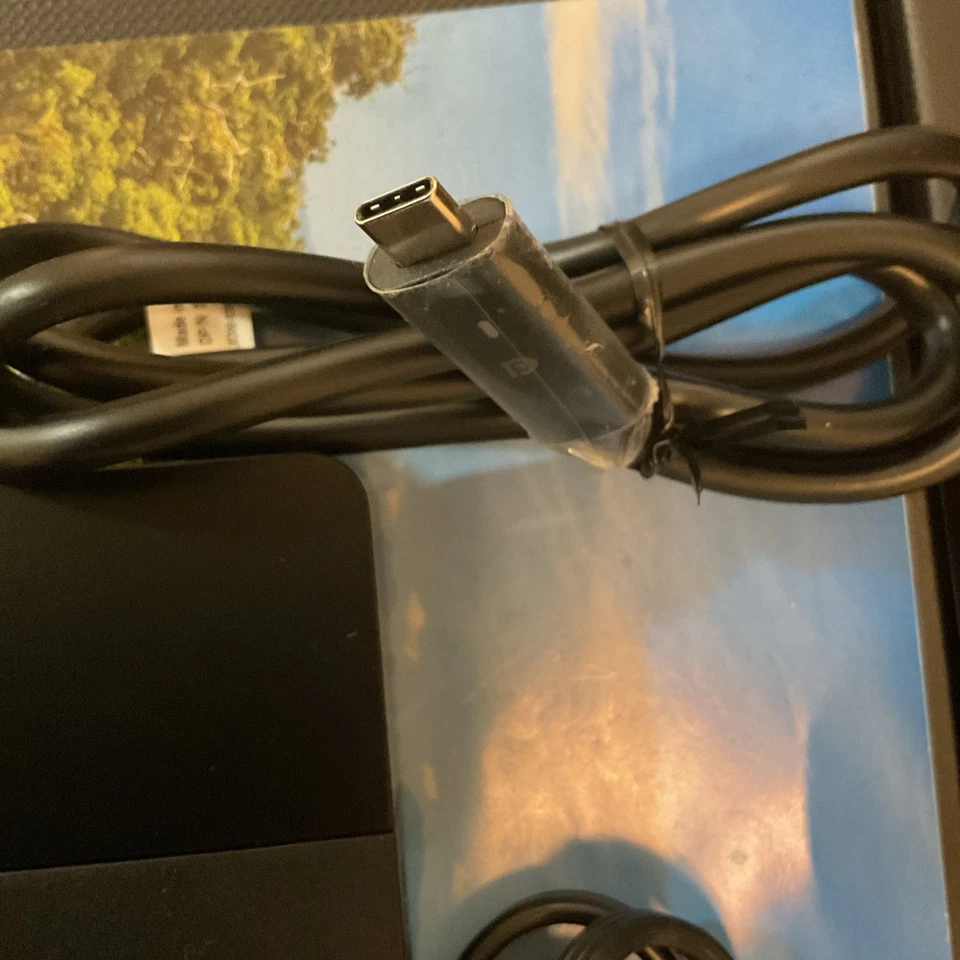 GENUINE Dell USB-C Docking Station WD19/S K20 With Dell 130W AC Power Adapter - Image 3 of 4