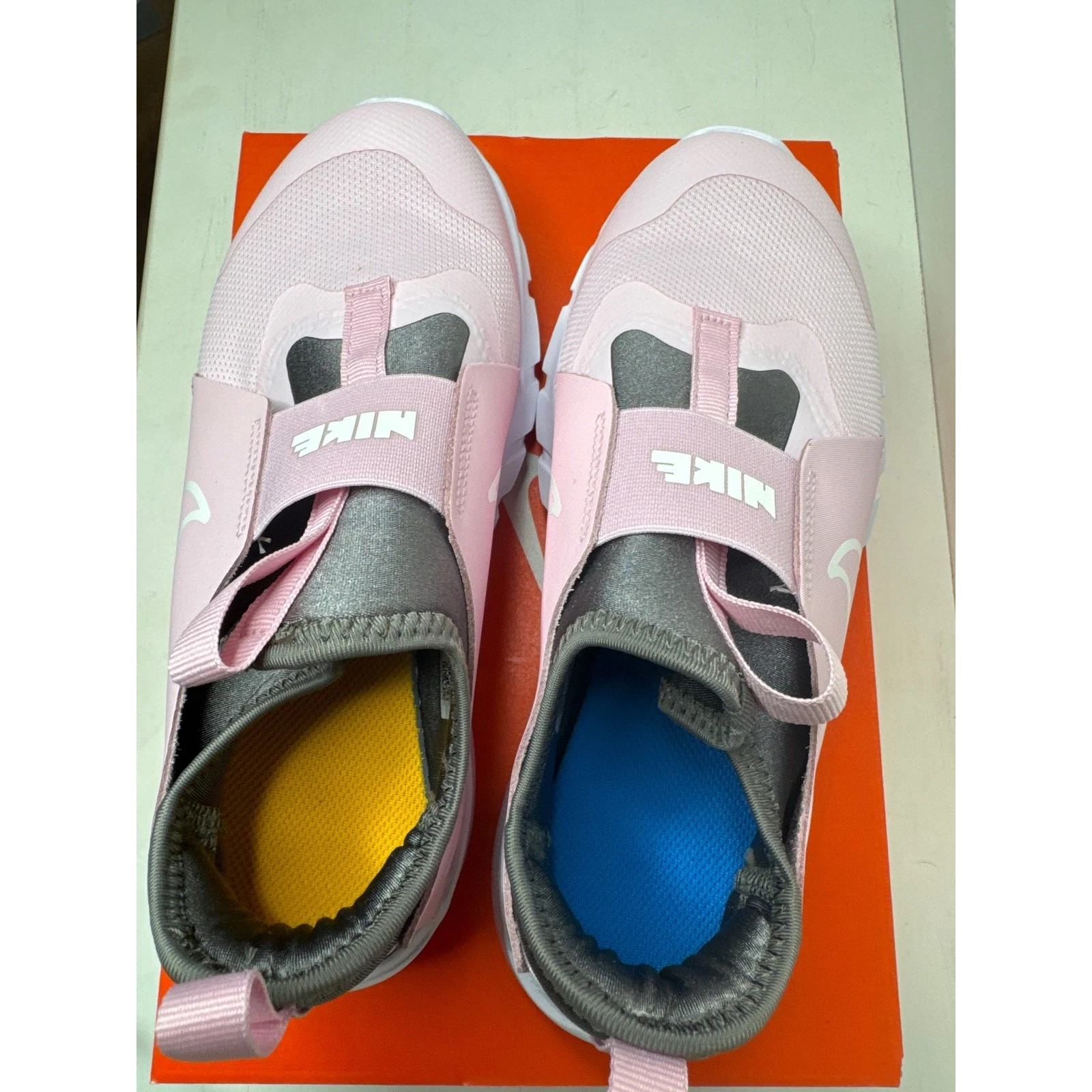 Nike Flex Runner 2 rosa schiuma bianco piatto peltro sneaker bambina nuove con scatola taglia 5 anni