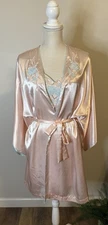 Val Mode Vtg Pink Satin w/ Blue Flowers Chemise (S) & Robe (M)