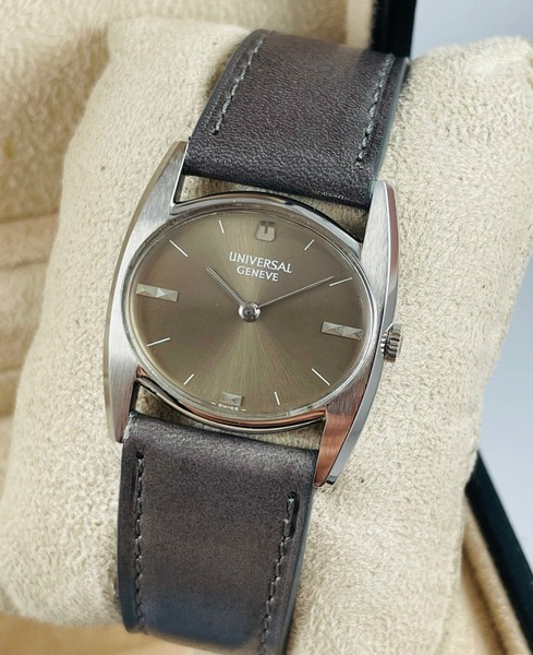 Vintage Universal Geneve 842608 Edelstahl 28mm weißes Zifferblatt Handaufzug