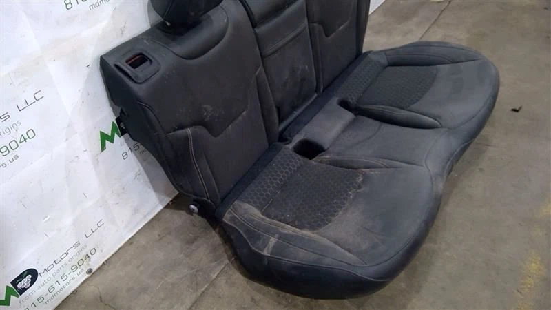 Jeep Compass 2017-2021 asiento trasero montaje base negro Foto 2 de 4