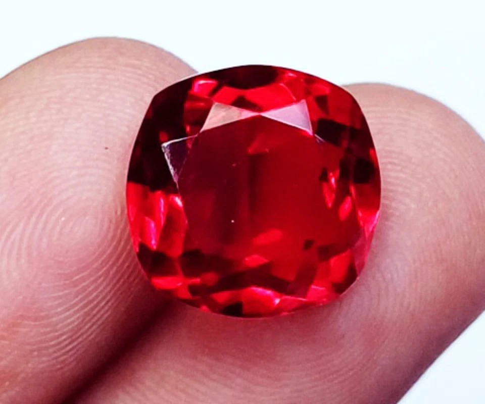 Piedra preciosa suelta rubí rojo de 5,90 quilates con forma de cojín certificada Foto 2 de 4