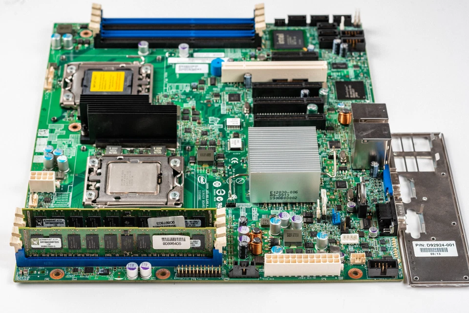 Placa madre Intel S5500BC doble zócalo LGA1366 ATX DDR3 ECC Xeon doble LAN IPMI Foto 3 de 4