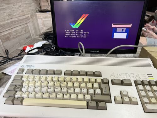 Amiga 1200 - Picture 1 of 5