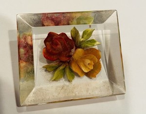 Ex Scarce  Vintage Reversed carved FLORAL MULTICOLOR Button, Ca.,1920s/1930s