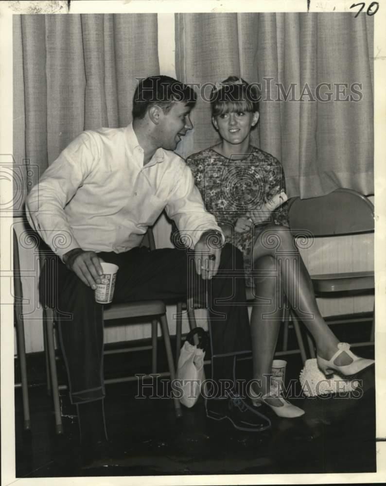 1967 Press Photo Naval Officer Neil Thompson with Woman sitting out Dance